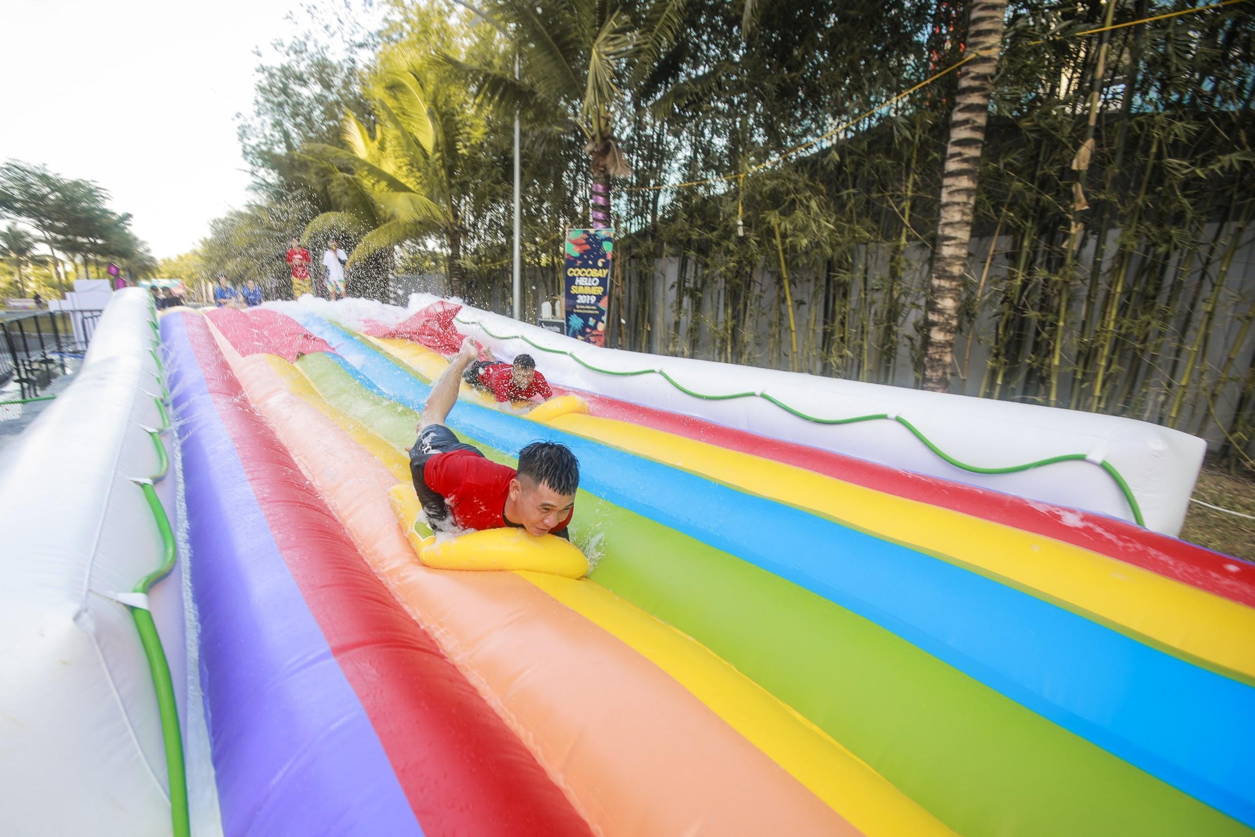 Le hoi nuoc Aqua League anh 3