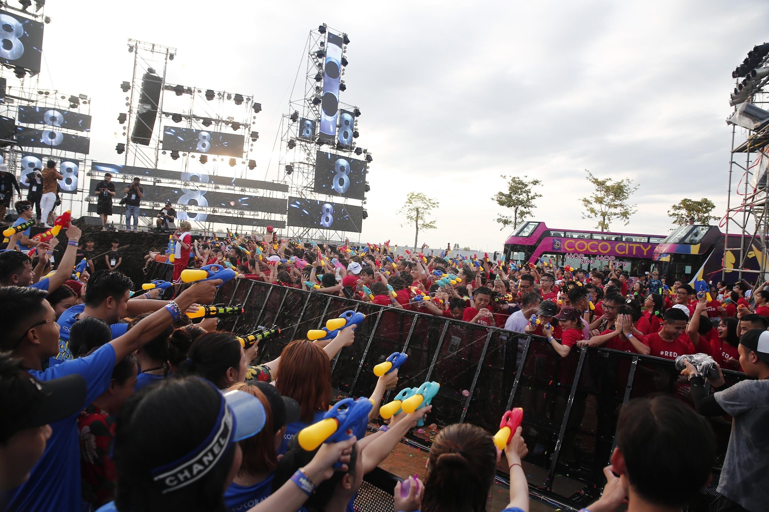 Le hoi nuoc Aqua League anh 5