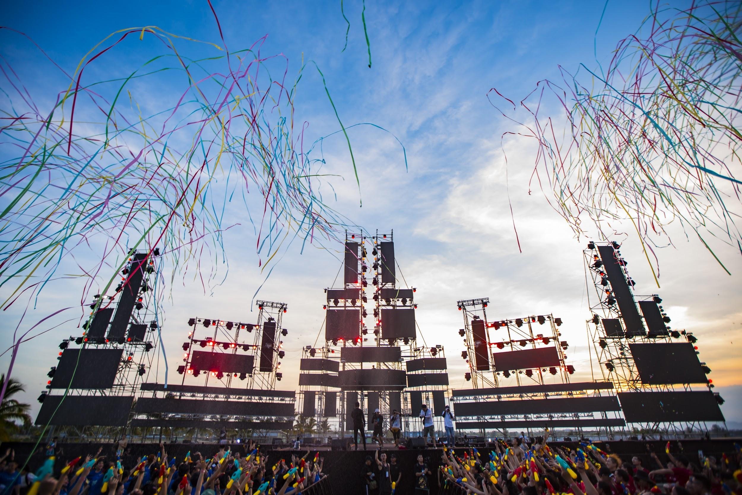 Le hoi nuoc Aqua League anh 7