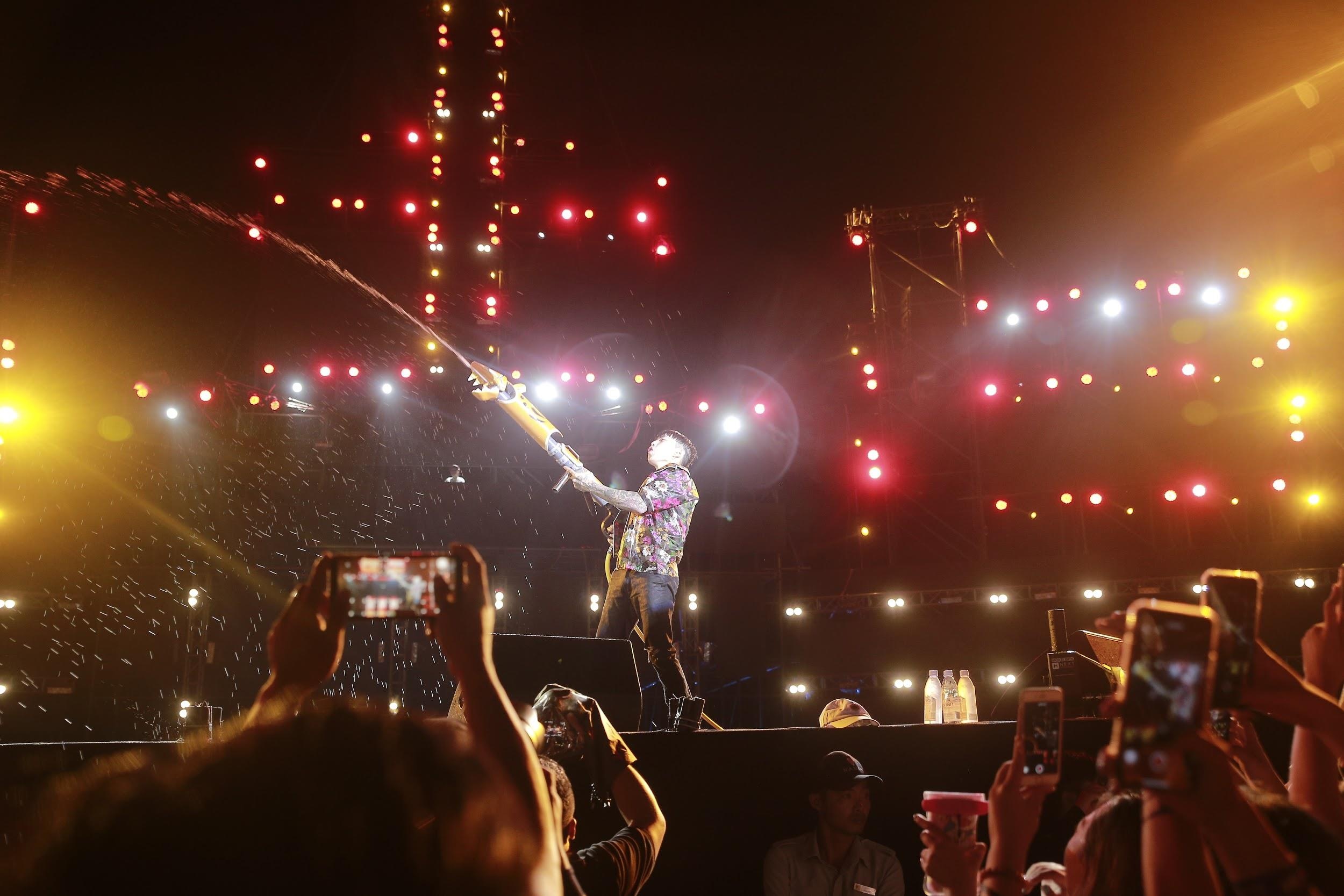 Le hoi nuoc Aqua League anh 14