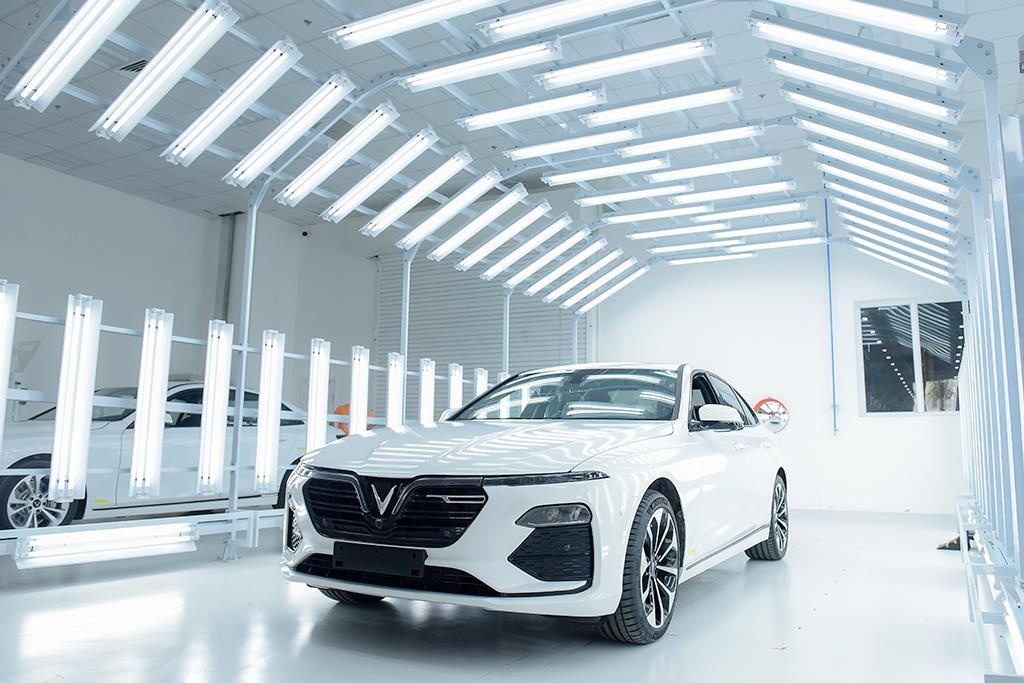 VinFast san sang ban giao oto Lux cho khach hang hinh anh