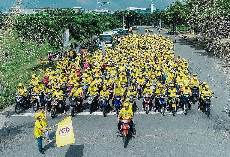 Hon 2.000 ban tre dieu hanh xe may, 'phu vang' duong pho quan 7 hinh anh