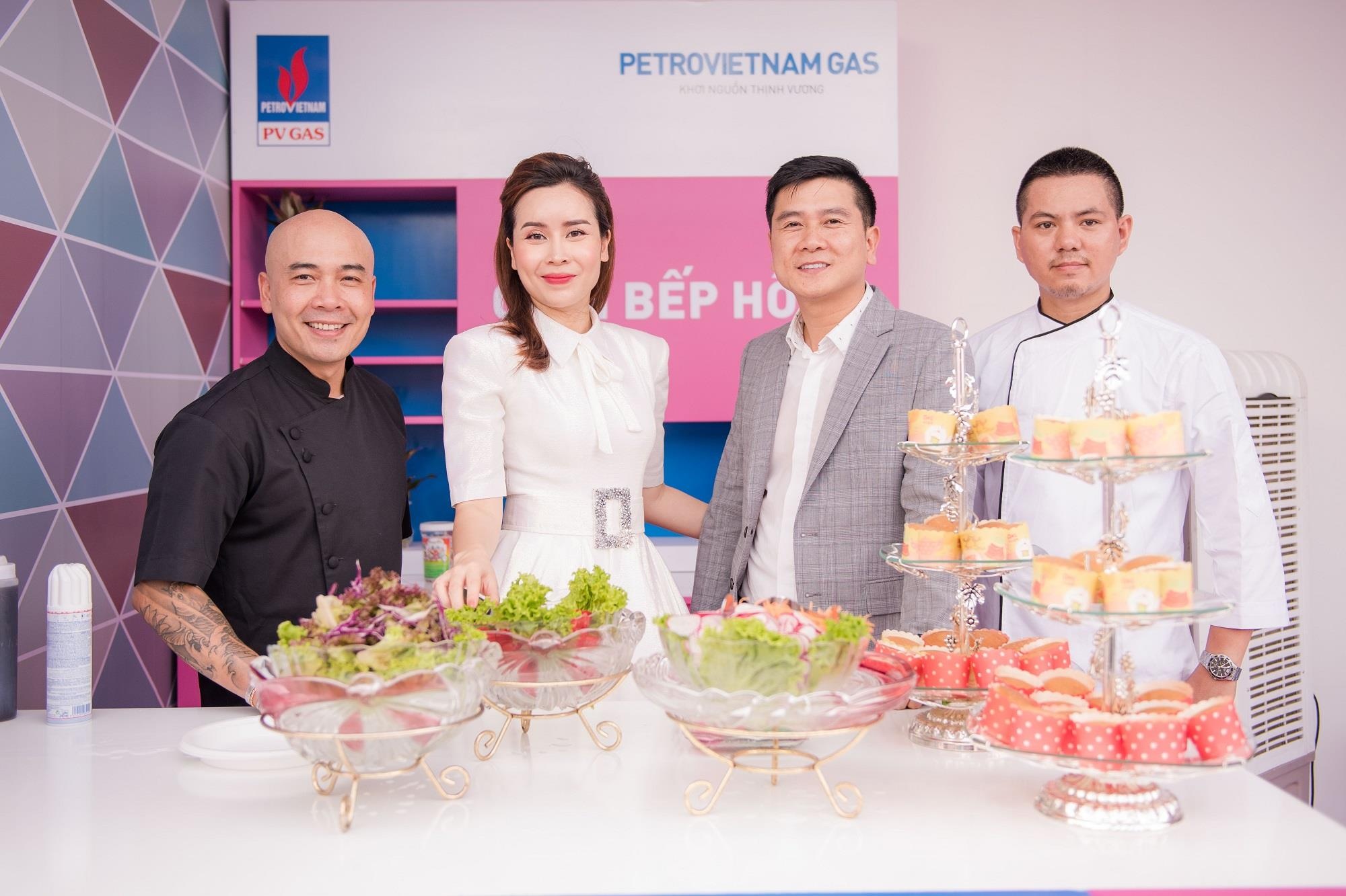 Ho Hoai Anh: 'Moi khi ve nha, toi thich duoc vo an can cham soc' hinh anh