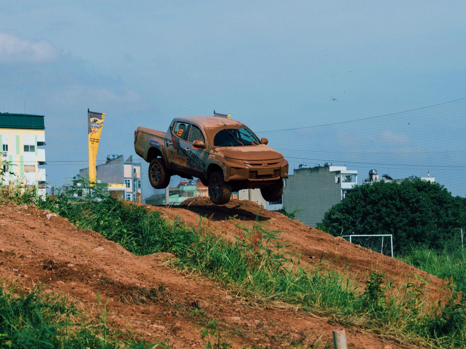 Mitsubishi ảnh 1 Mitsubishi anh 1