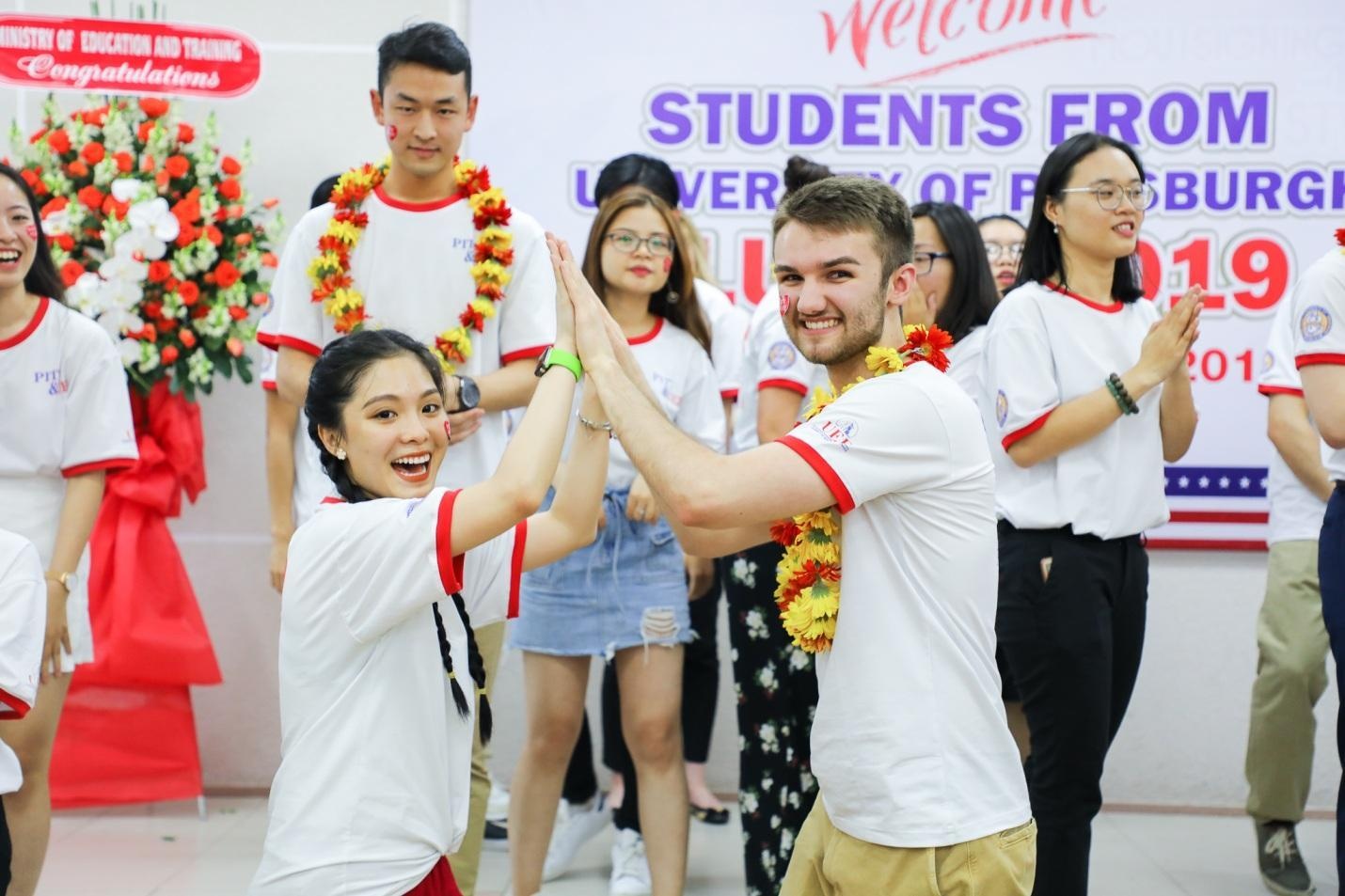 Vi sao chuong trinh dao tao lien ket quoc te duoc long sinh vien? hinh anh