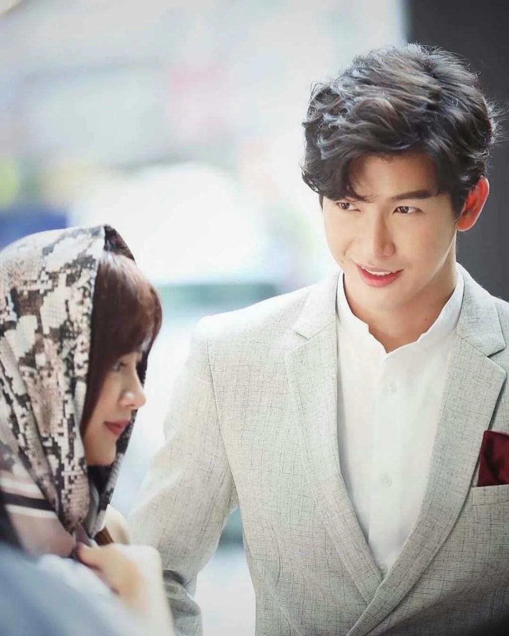 Chiec la cuon bay anh 3