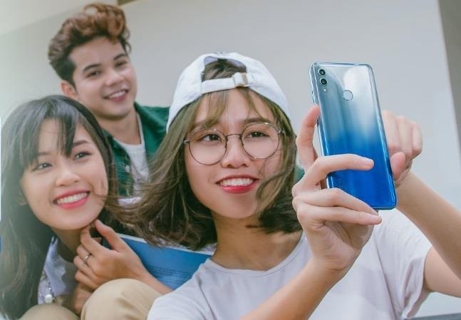 Don 'song khuyen mai' dien thoai Honor tren FPT Shop hinh anh