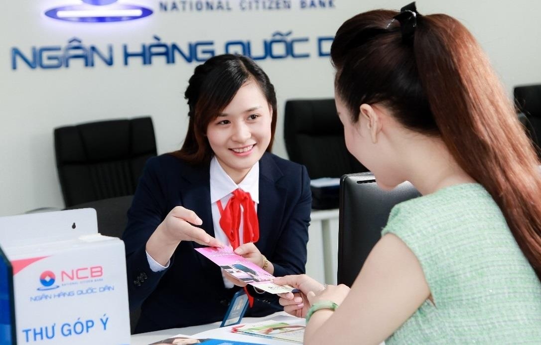 Vi sao cac ngan hang chon mua he de khuyen mai kich cau? hinh anh