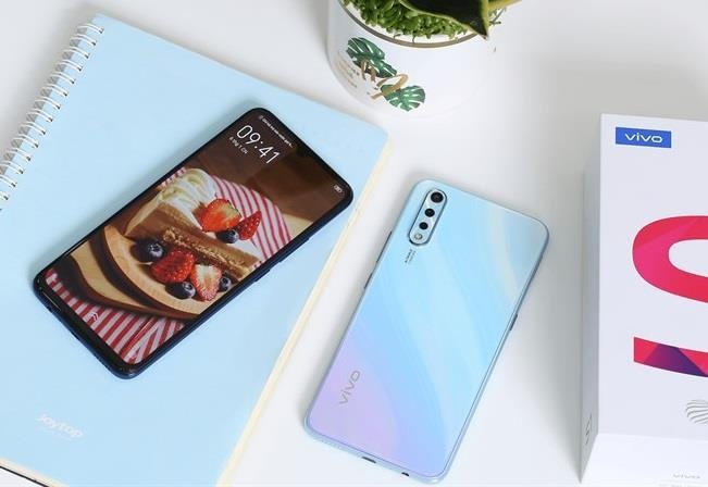 The Gioi Di Dong giam gia nhieu mau smartphone vivo trong thang 8 hinh anh