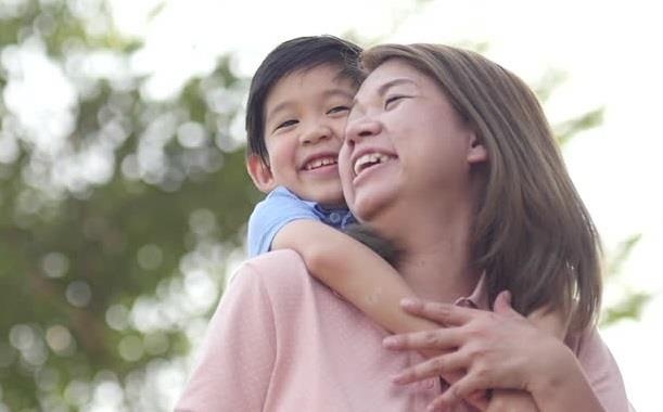 Giup me voi bot noi lo tieu hoa cua be hinh anh