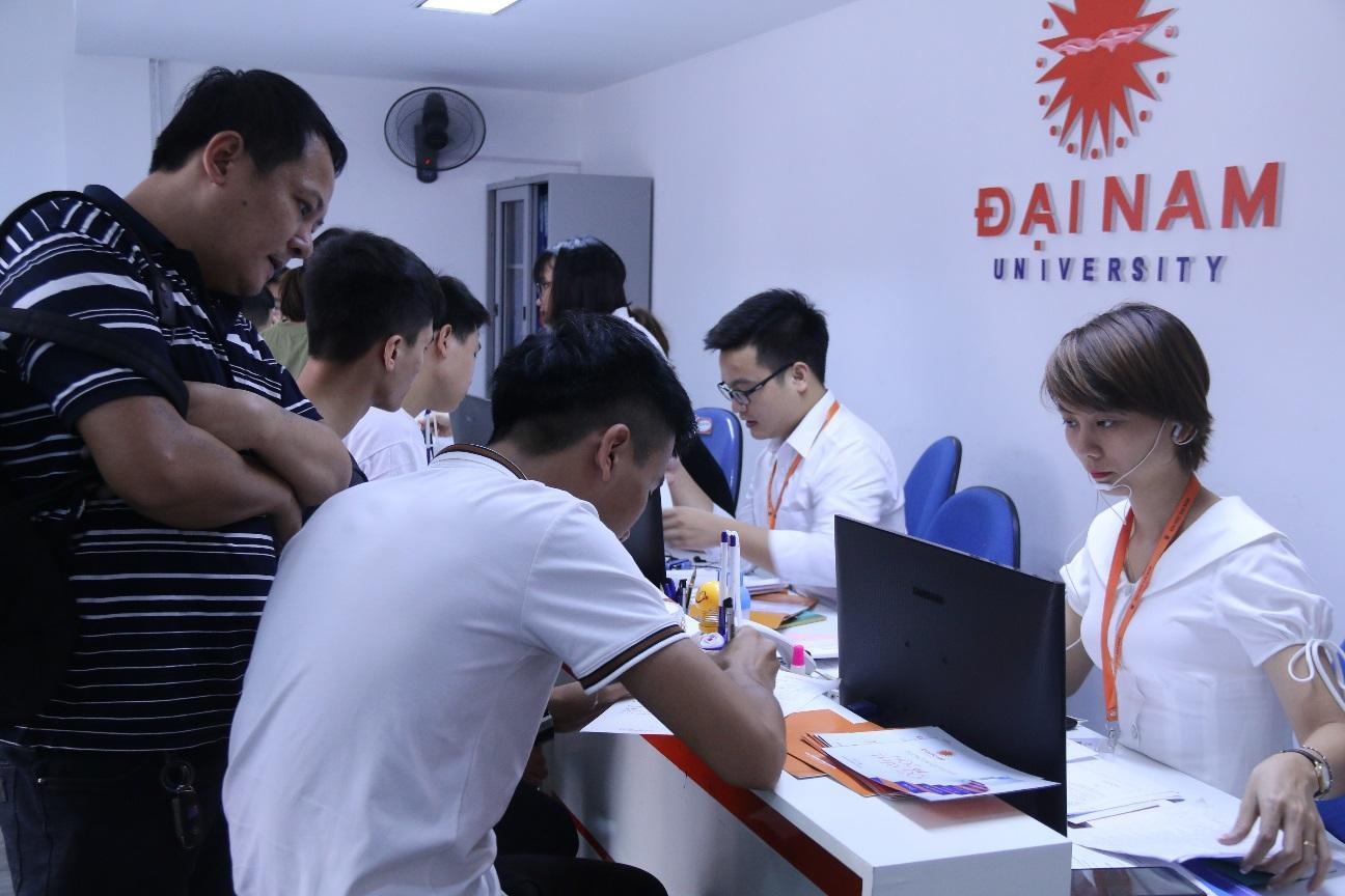 Xet tuyen hoc ba, yen tam theo hoc nganh ‘hot’ tai DH Dai Nam hinh anh