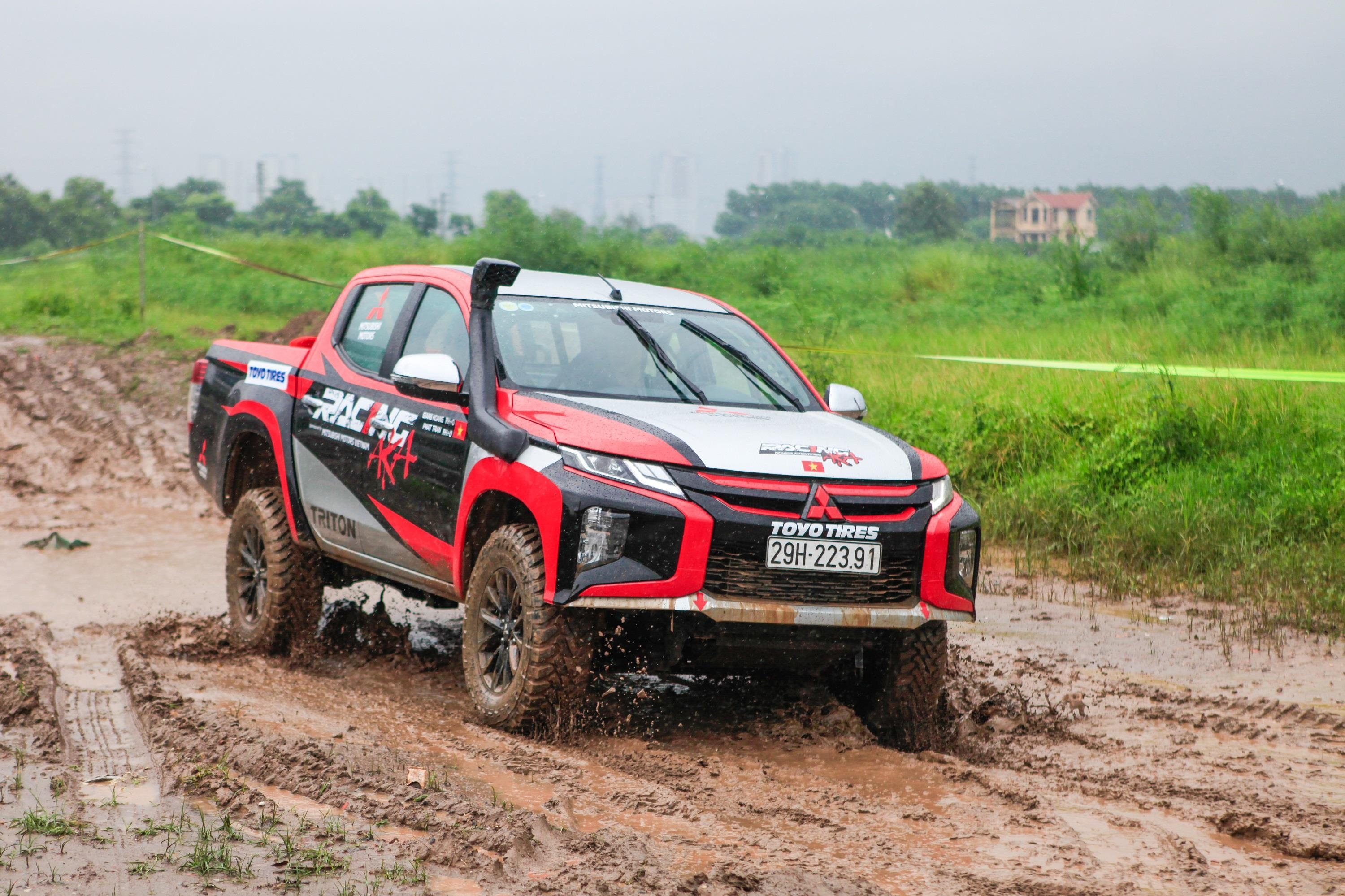 Racing AKA tham gia giai dua xe dia hinh Asian Cross Country Rally hinh anh