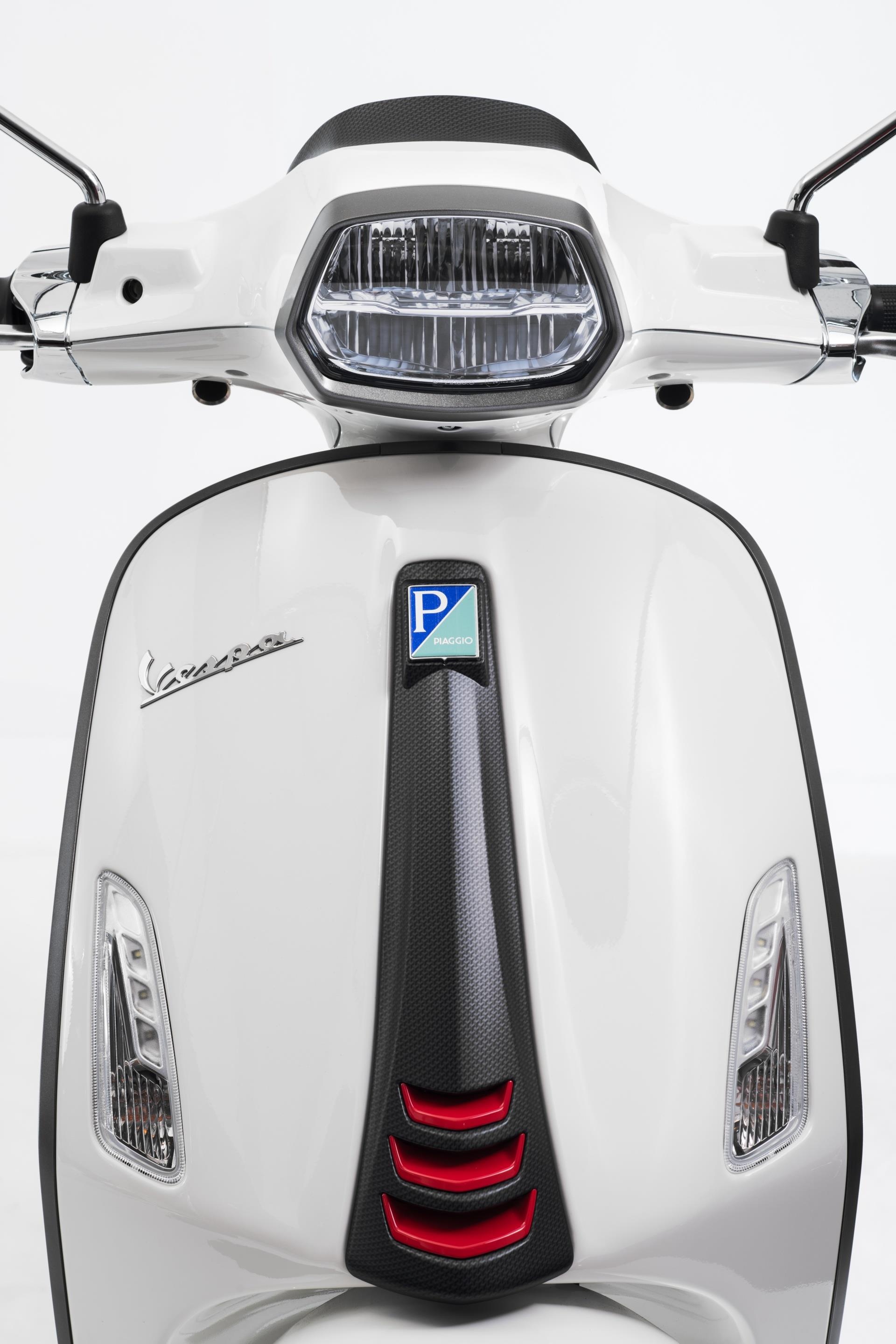 Vespa anh 9