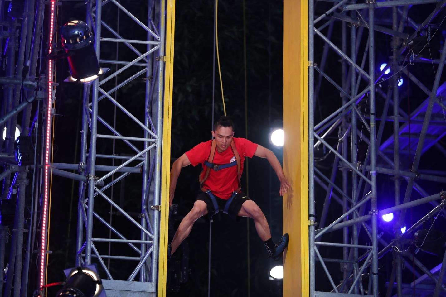 Thi sinh Viet Nam ap dao thi sinh quoc te trong Sasuke tap 3 va 4 hinh anh