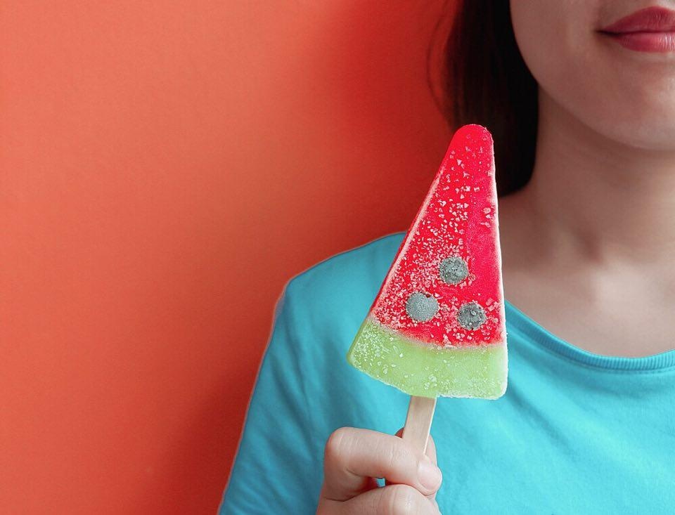 Gioi tre thi nhau khoe anh chup cung 'sieu pham' kem dua hau doc dao hinh anh