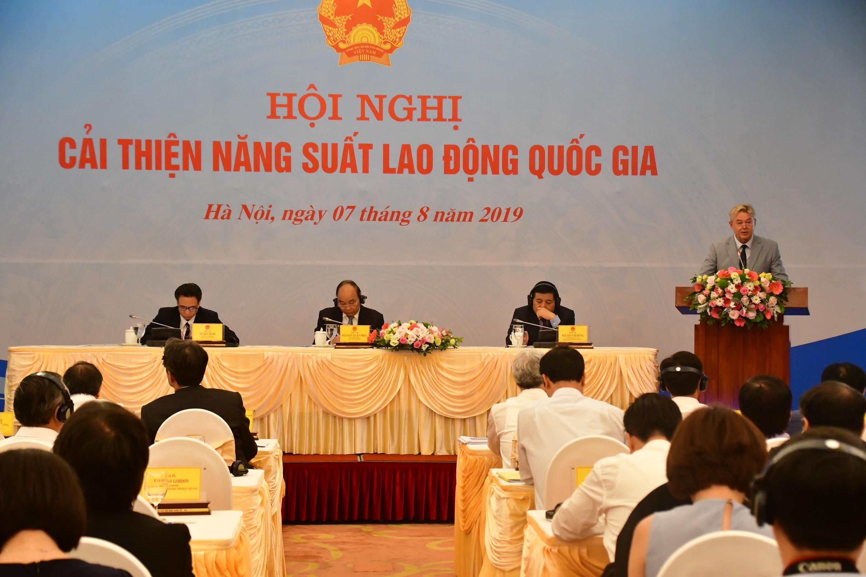 Giao su nuoc ngoai gop y ve nang suat lao dong Viet Nam hinh anh