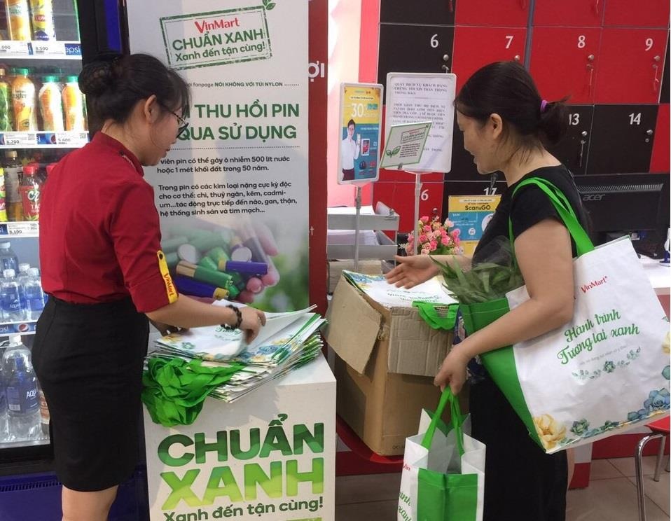 Vi khach mua 150 chiec tui 'xanh' tai sieu thi voi ly do dac biet hinh anh