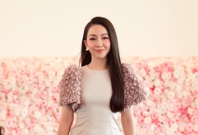 Linh Nga tai xuat san dien trong BST moi cua Rap hinh anh