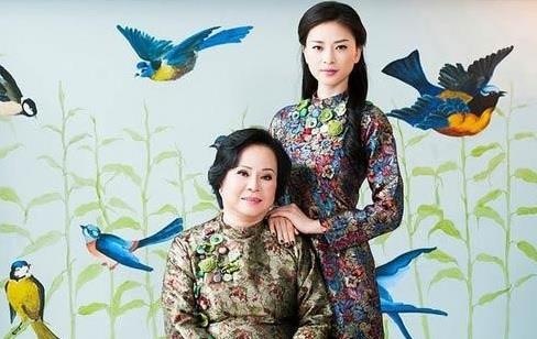 Ngo Thanh Van thay may man vi con co hoi cam on me ngay Vu Lan hinh anh