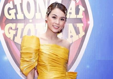 Chiec dam vang nao dang duoc cac my nhan showbiz Viet lang xe? hinh anh