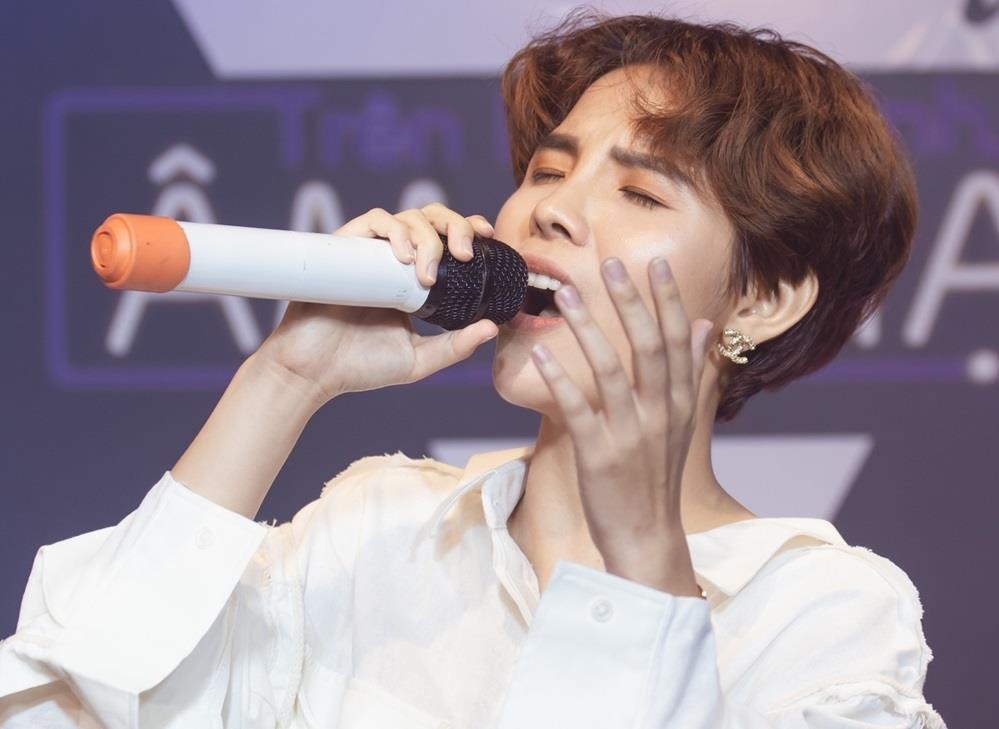 Vu Cat Tuong - ca cuoc song chang co gi ngoai am nhac hinh anh