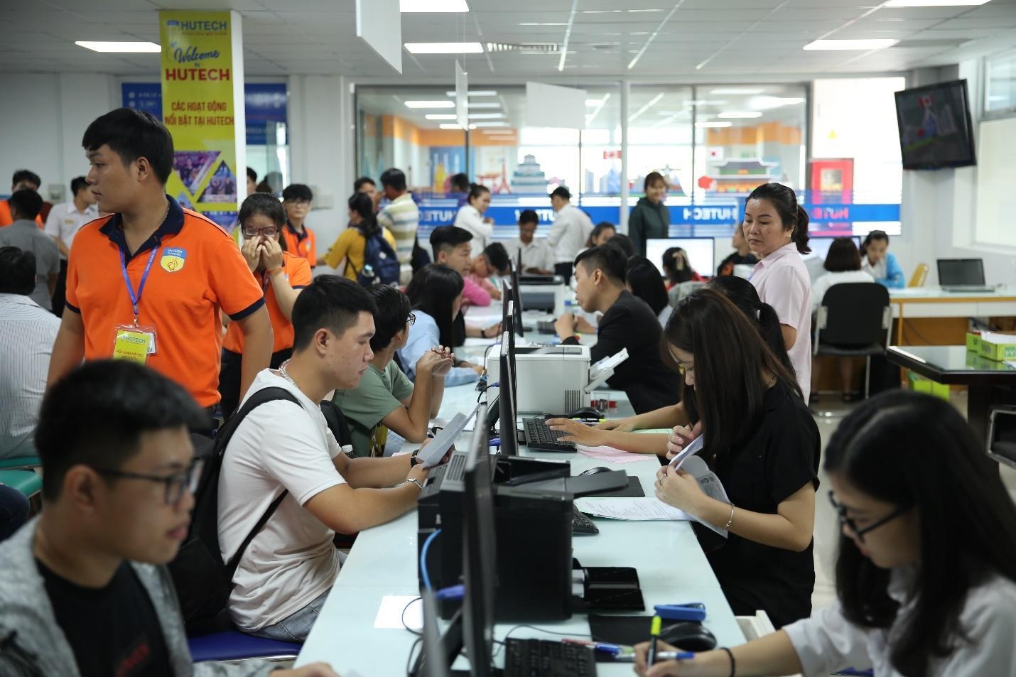 DH Hutech khong xet tuyen bo sung, nhan ho so hoc ba den 30/8 hinh anh