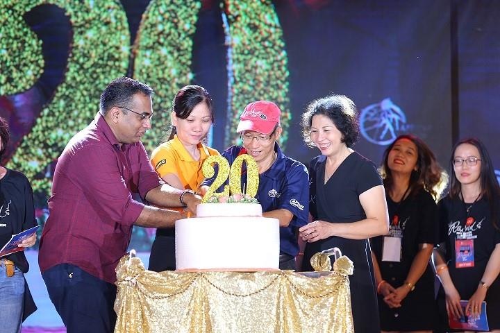 Hon 2.000 ban tre du dem nhac ky niem 20 nam FPT Aptech hinh anh