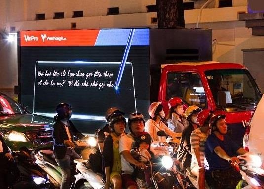 'Oto biet tam su' xuat hien doc dao tren duong pho hinh anh