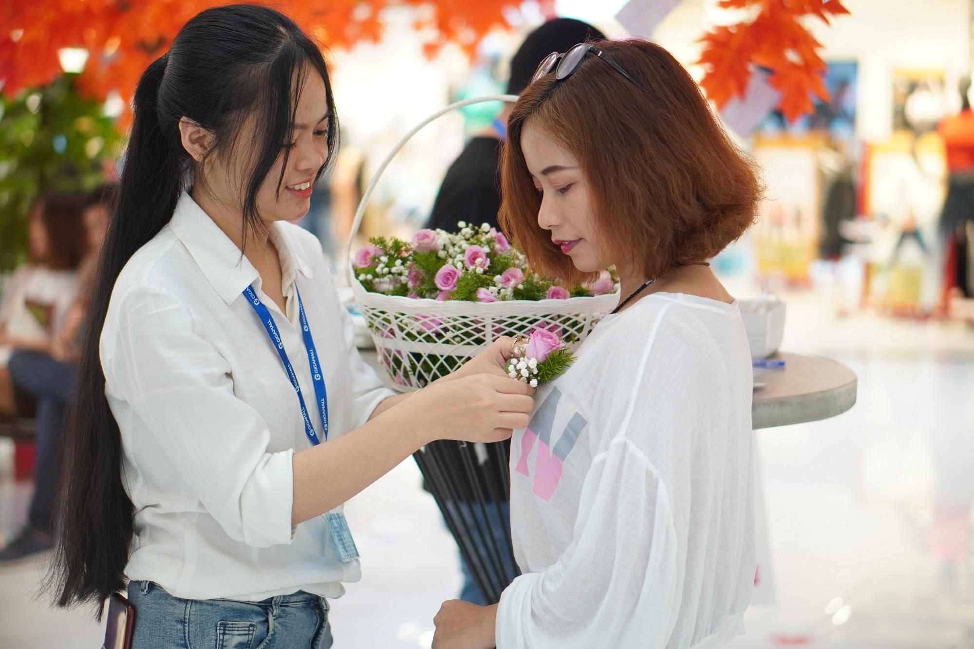 Hang nghin tam thiep tri an dip Vu Lan duoc viet tai Gigamall hinh anh