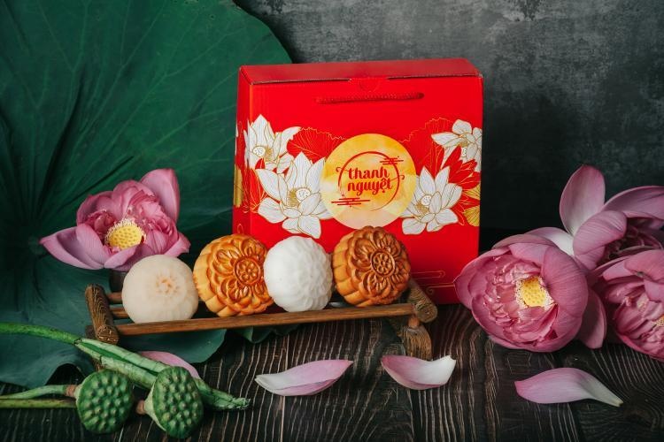 Mua le hoi ve tren nhung gian hang banh trung thu truyen thong hinh anh