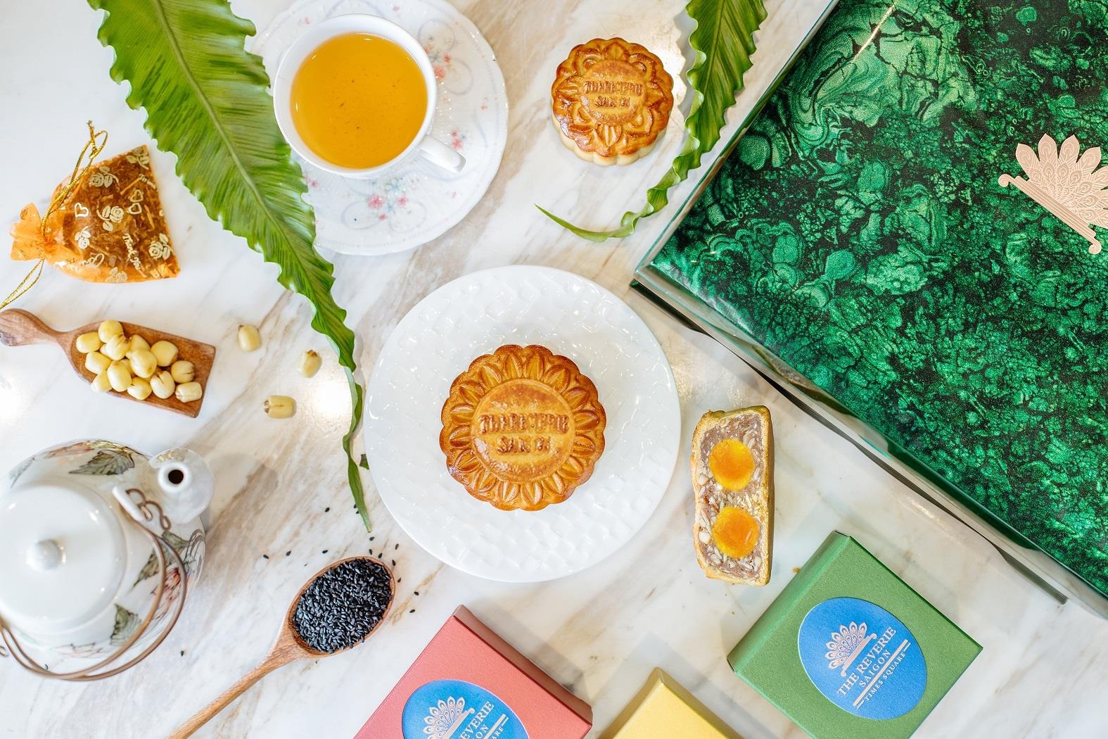 Thiet ke hop banh trung thu The Reverie Saigon lay cam hung tu da quy hinh anh