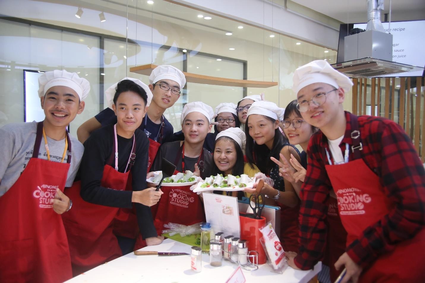 Hon 100 nha lanh dao tre chau A hao hung lam mon pho cuon hinh anh