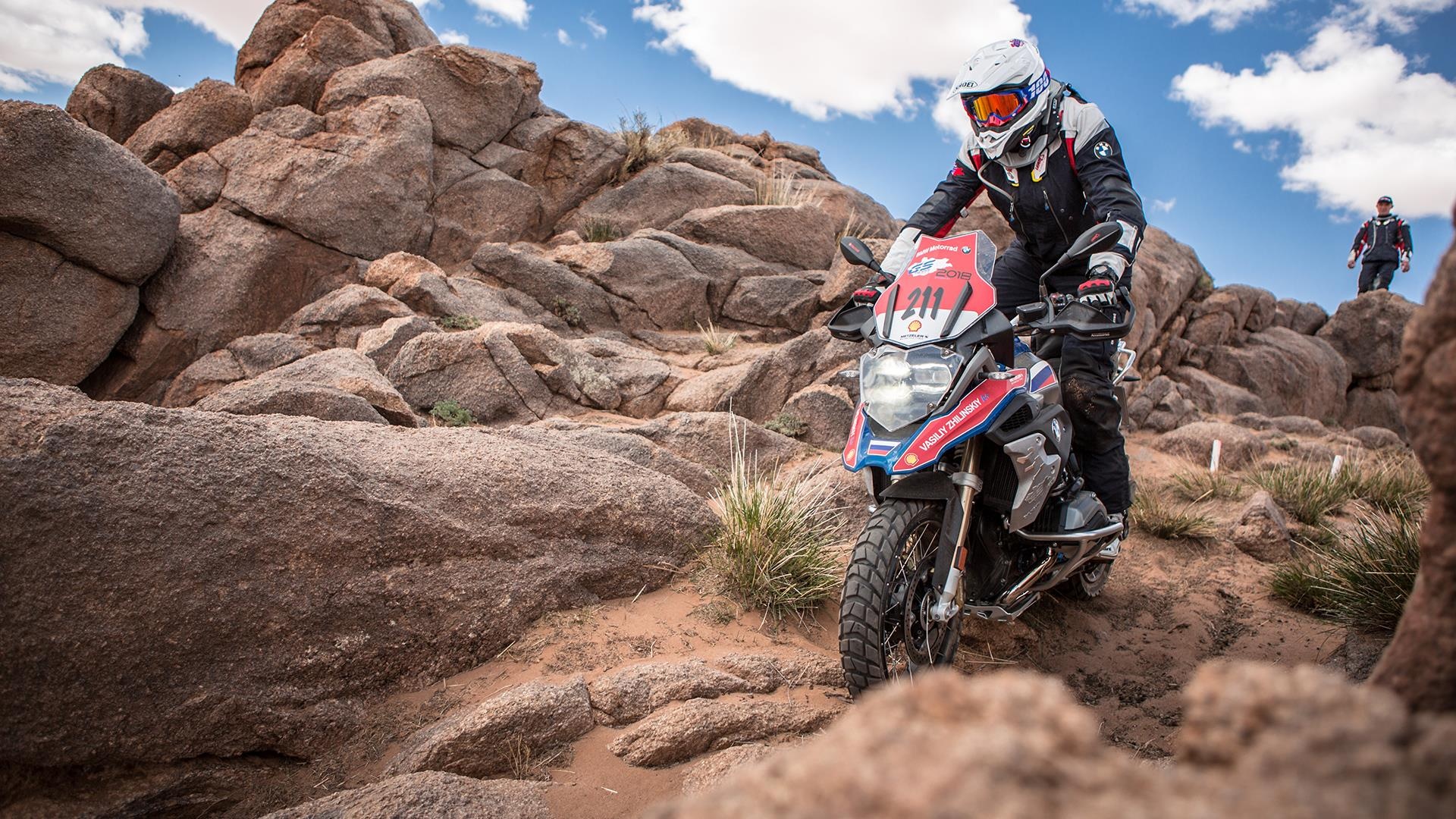 BMW Motorrad lan dau to chuc vong loai GS Trophy tai Viet Nam hinh anh