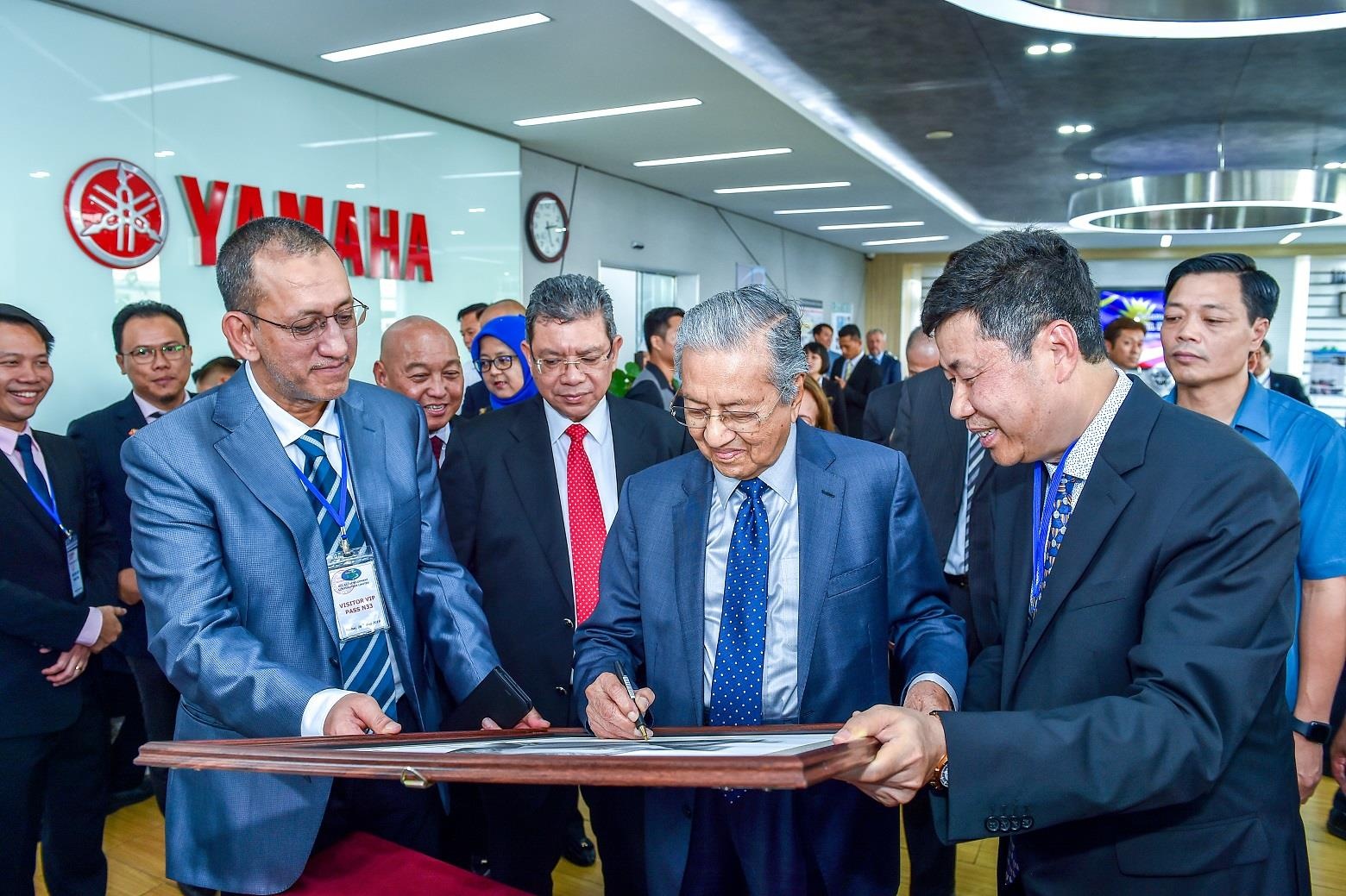Thu tuong Malaysia tham KCN Noi Bai va Yamaha Motor Viet Nam hinh anh