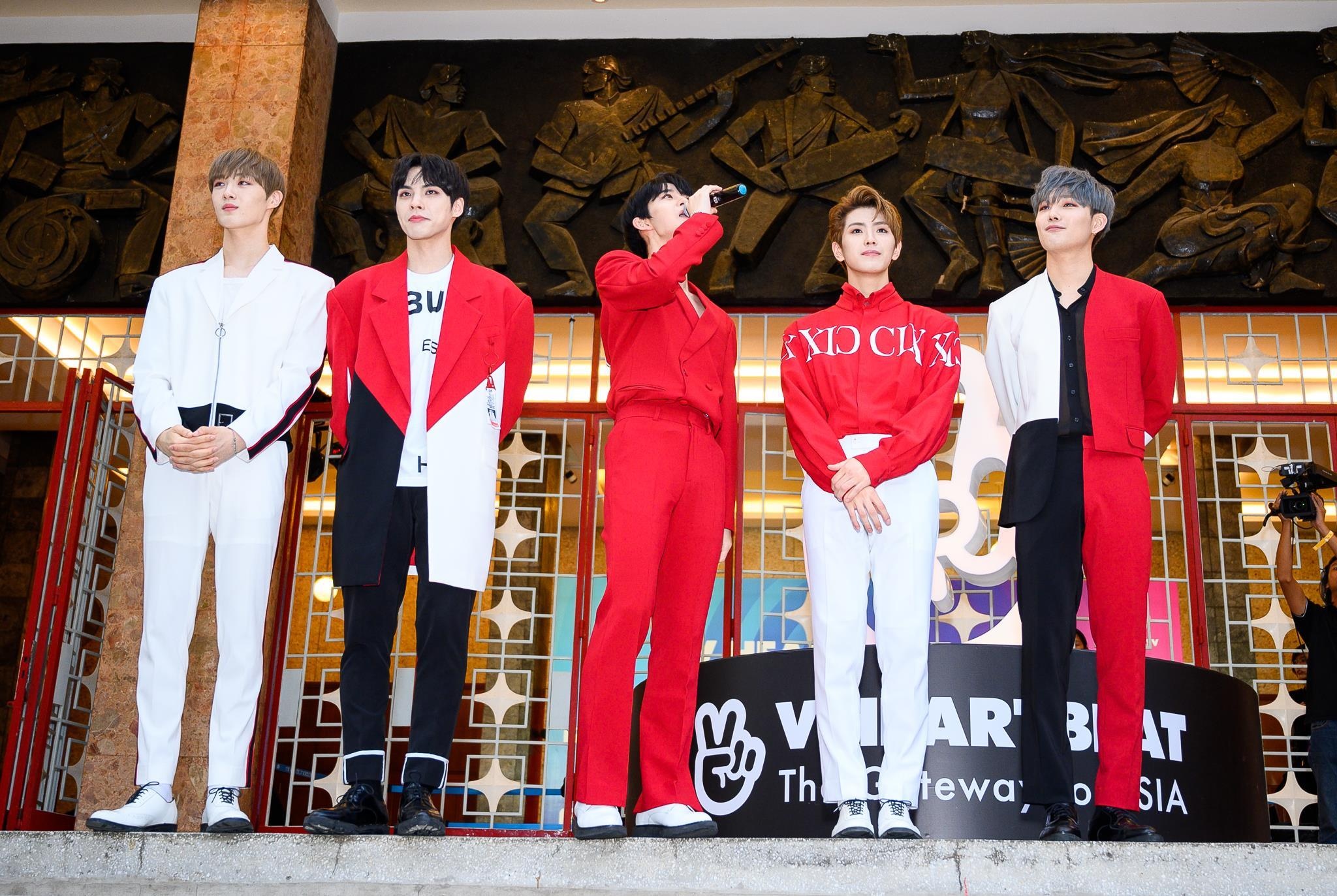 CIX noi 'Cam on' bang tieng Viet voi hang tram nguoi ham mo hinh anh