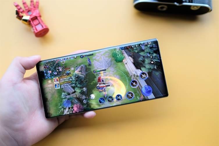 Choi game tren Samsung Galaxy Note10 anh 3