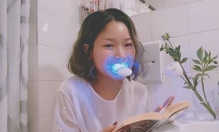 Nhieu hot girl Viet tin dung bo san pham lam trang rang Smilee hinh anh