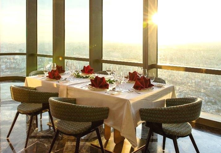 Tiec tra chieu tai noi khong danh cho nguoi so do cao hinh anh