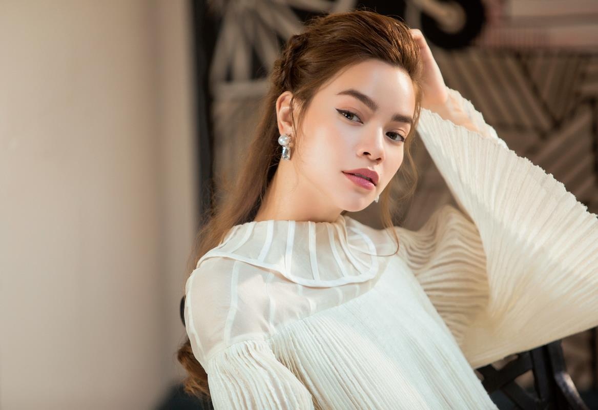 Ghe nong Huda Central's Top Talent mua 4 'goi ten' Quang Linh, Ha Ho hinh anh