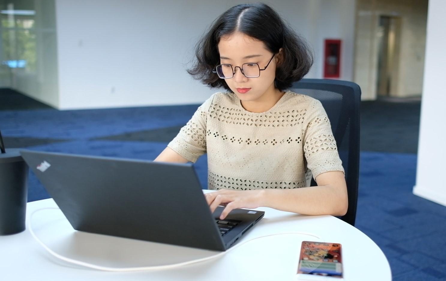 Cach giup Galaxy Note10 lam viec hieu qua hon voi may tinh hinh anh