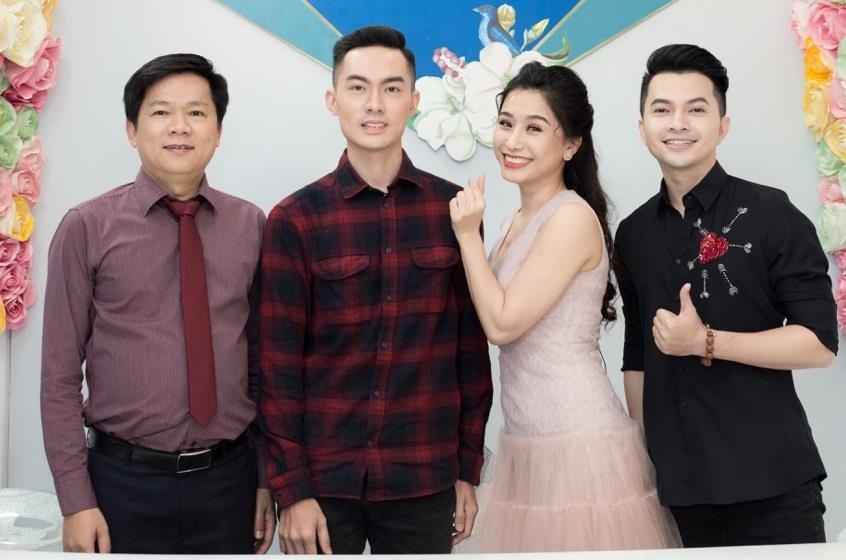 Hanh trinh bien doi dien mao cua chang bartender Hai Phong hinh anh