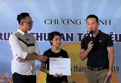 Ung dung goi xe 'be' va nhung chuyen di vang thap sang niem tin hinh anh