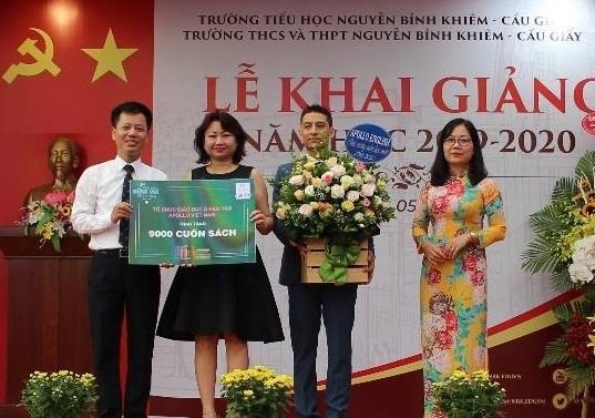 Apollo English tang 30.000 dau sach tieng Anh cho hoc sinh hinh anh