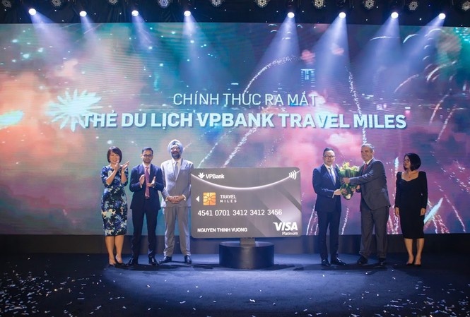 VPBank ra mat the Travel Miles danh cho khach hang thich di du lich hinh anh