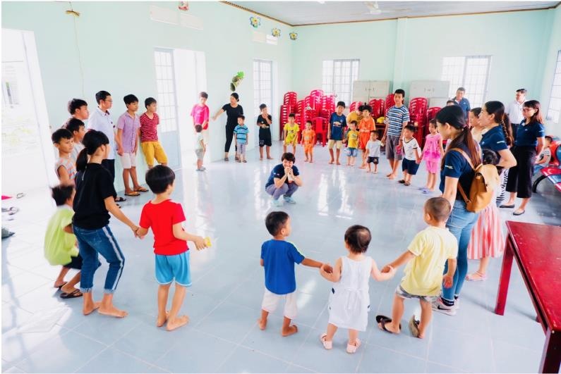 Khan giay Pulppy to chuc Trung thu cho tre em mo coi hinh anh