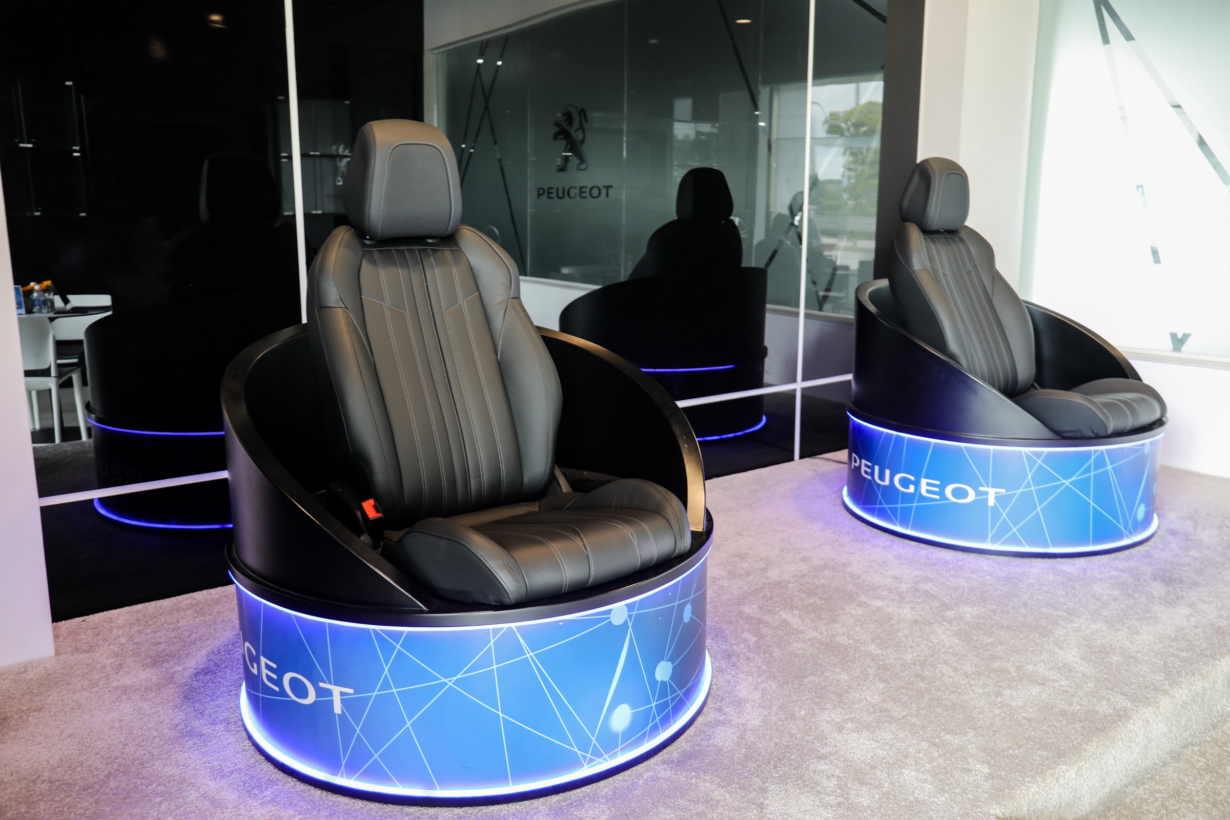 showroom Peugeot anh 5