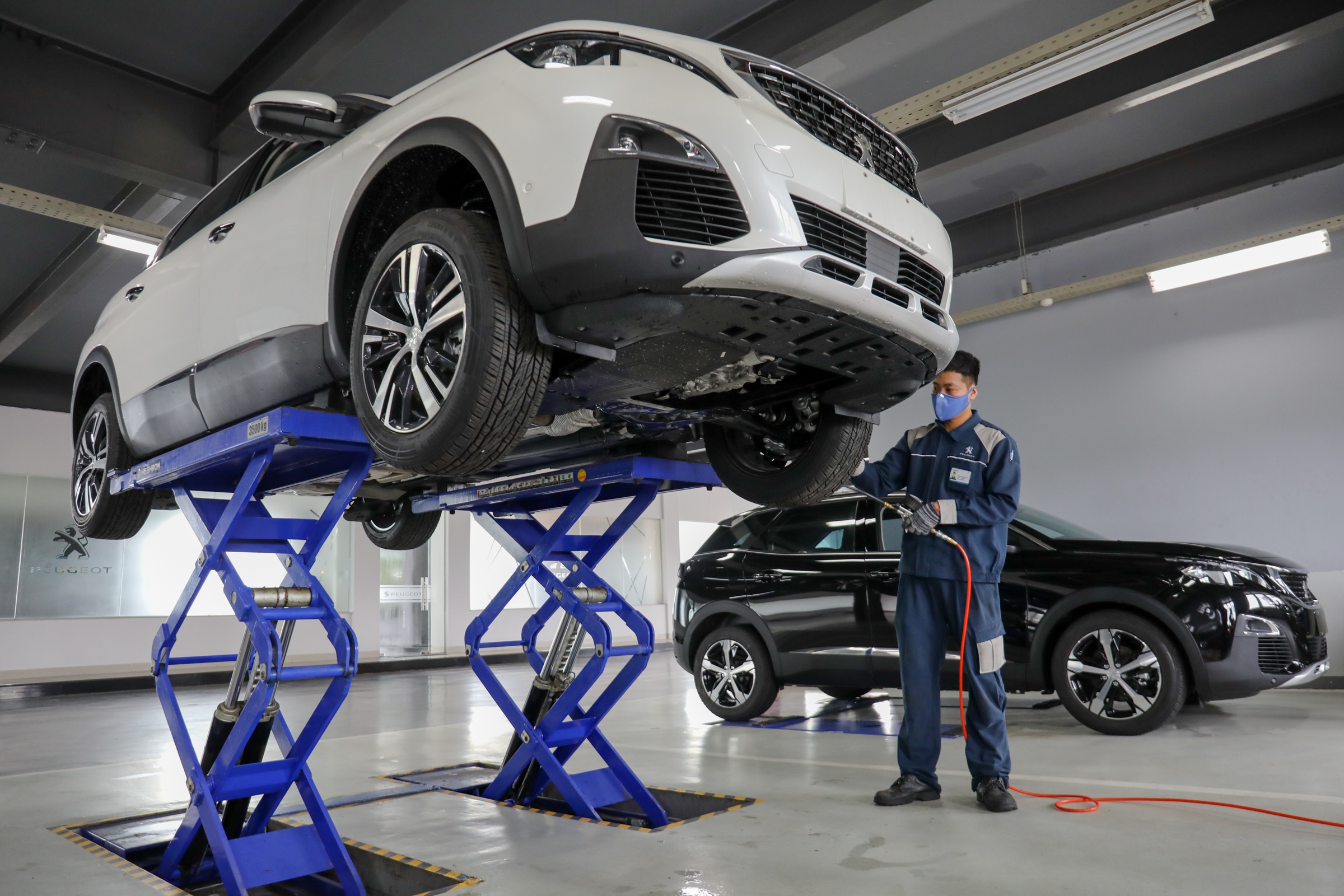 showroom Peugeot anh 7