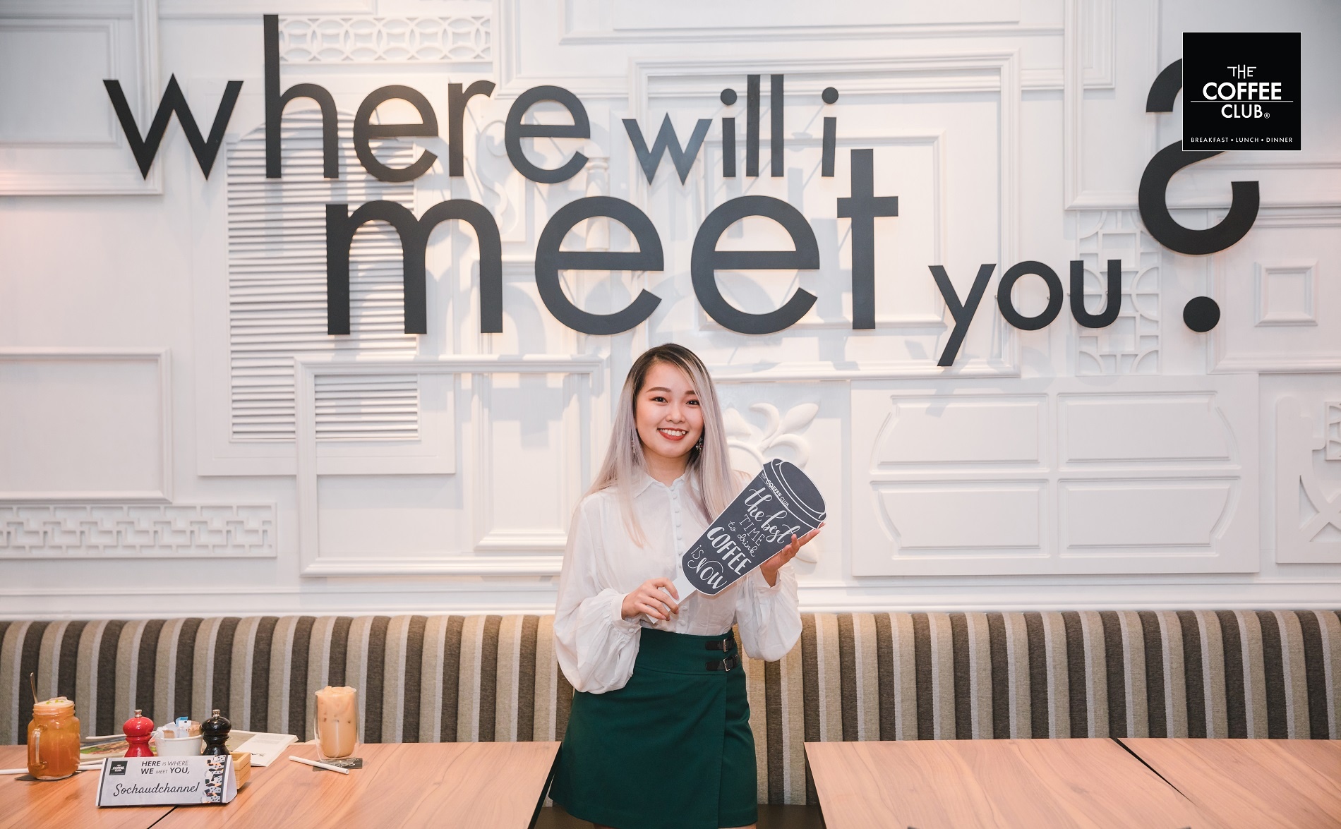 Gioi tre thi nhau check-in tai buc tuong 'Where will I meet you?' hinh anh