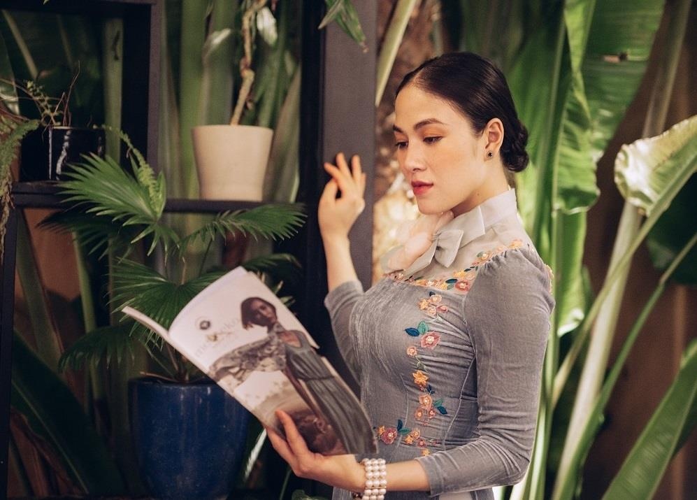 Hoa hau Ao dai Tuyet Nga bat mi chuyen hau truong MV 'Nhan sac' hinh anh