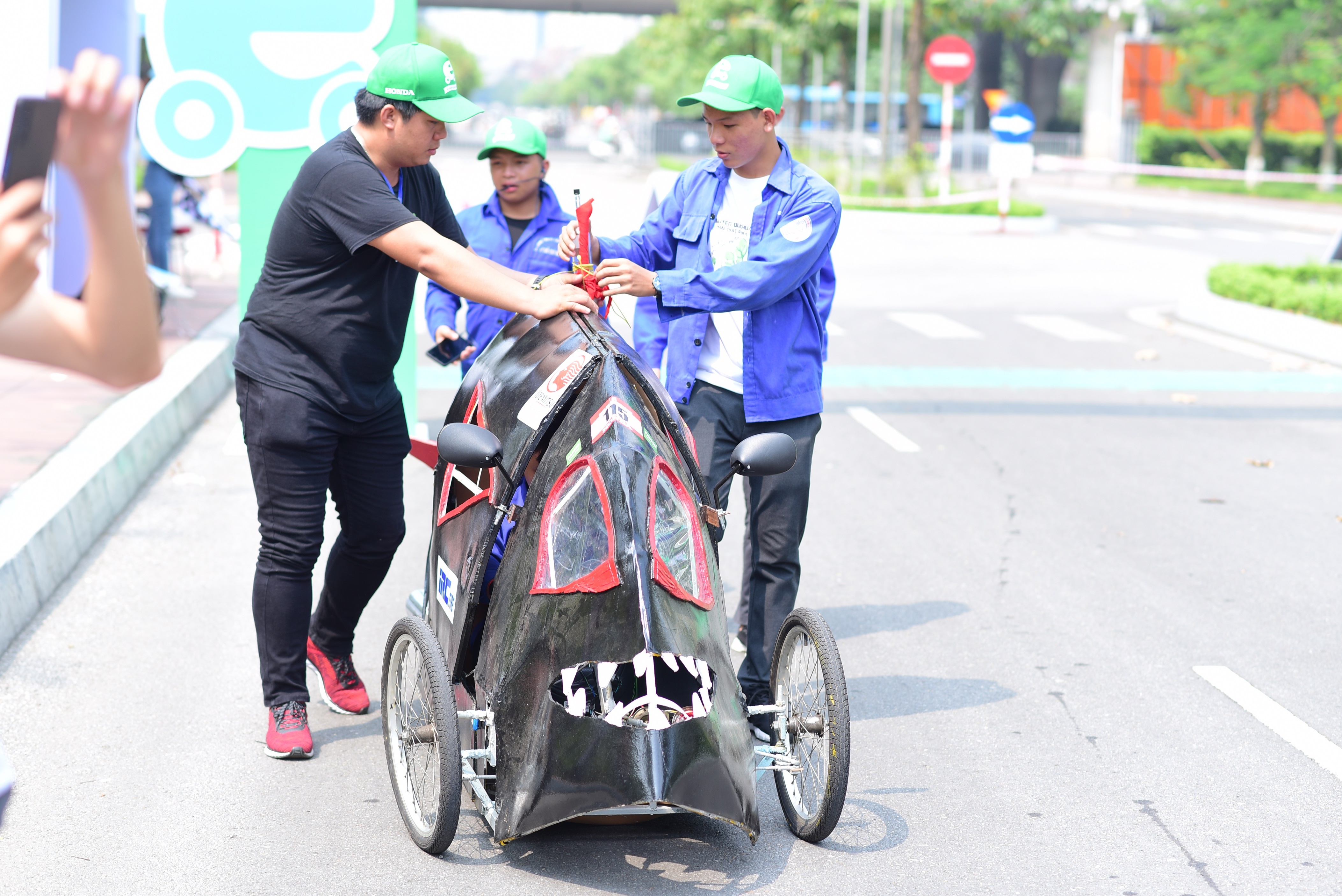 Khoi dong cuoc thi ‘Lai xe sinh thai - Tiet kiem nhien lieu’ nam 11 hinh anh